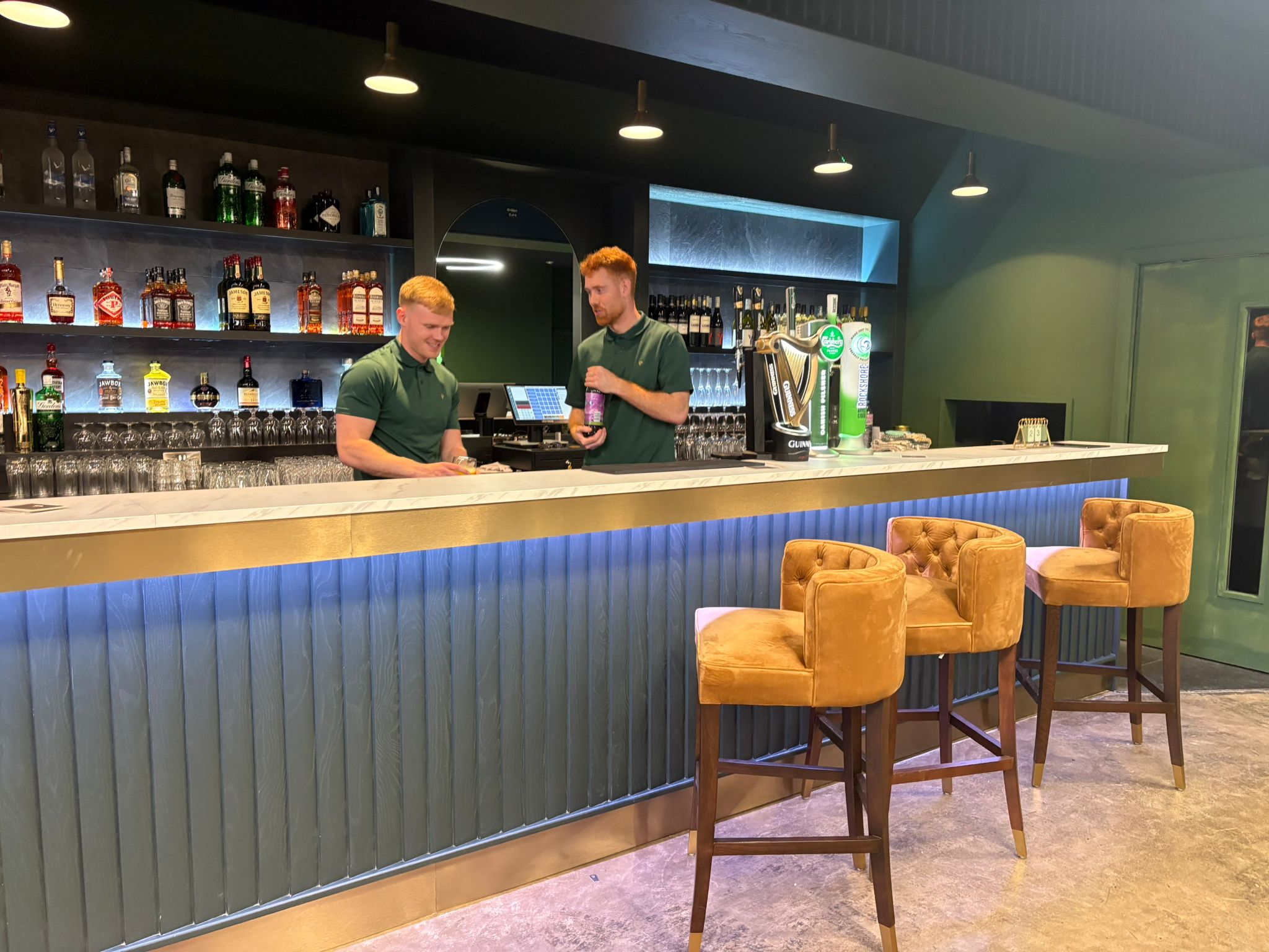 Bar & Lounge